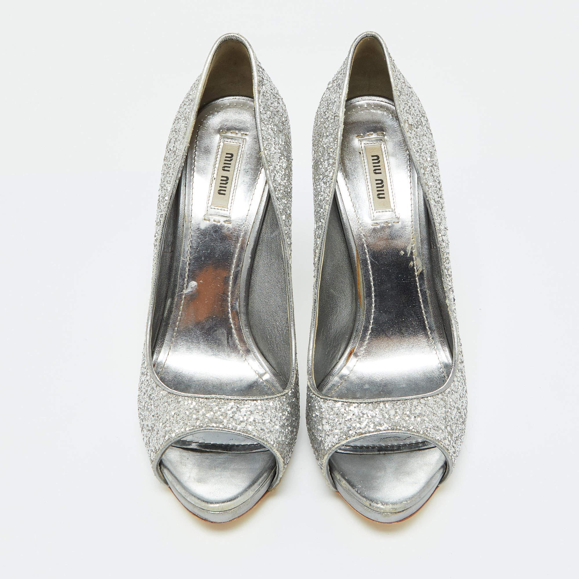 Miu Miu Silver Glitter and Leather Peep Toe Platform Pumps Size 41 In Fair Condition For Sale In Dubai, Al Qouz 2