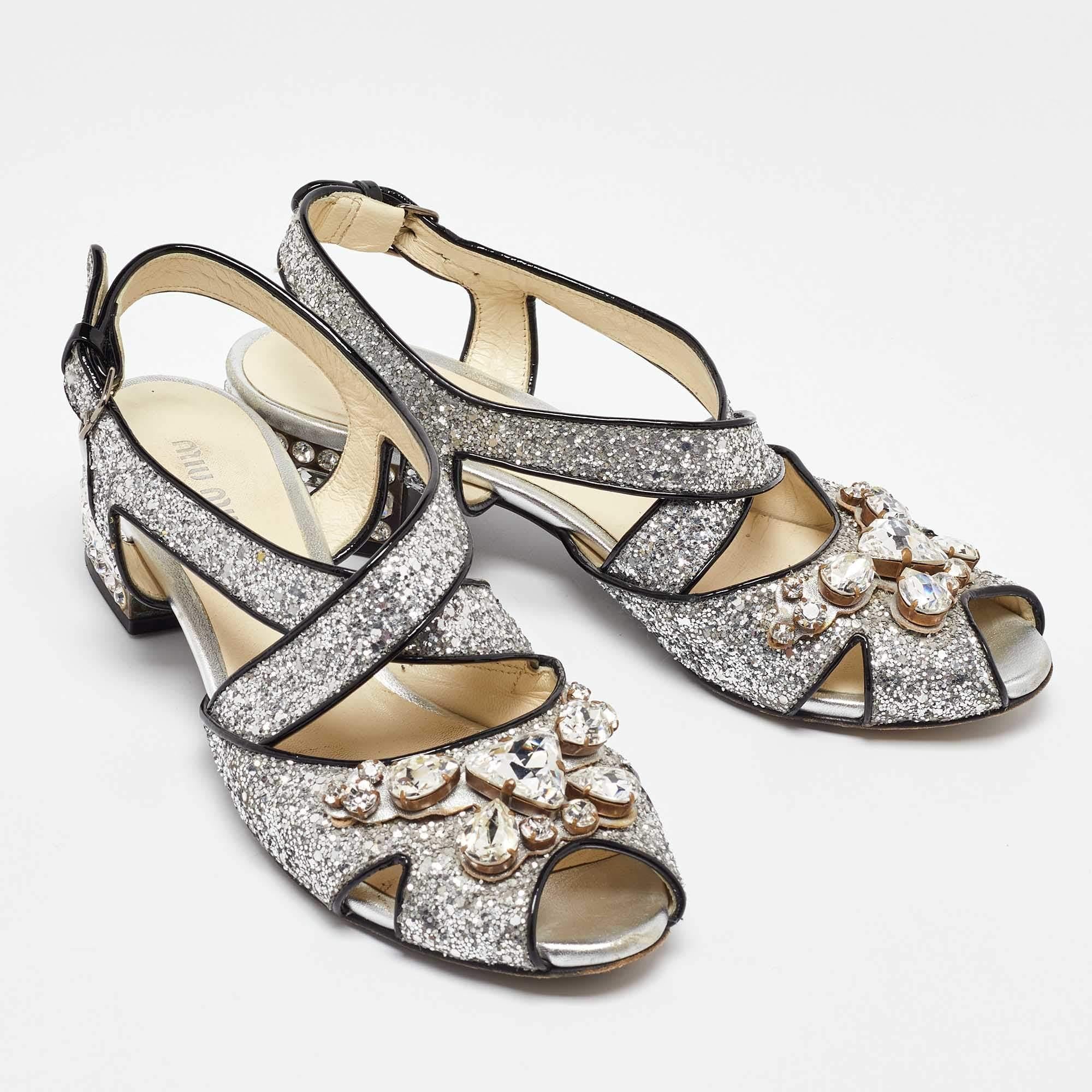 Miu Silber Glitter & Lackleder verschönert Knöchelriemen Sandalen Größe 36 Damen