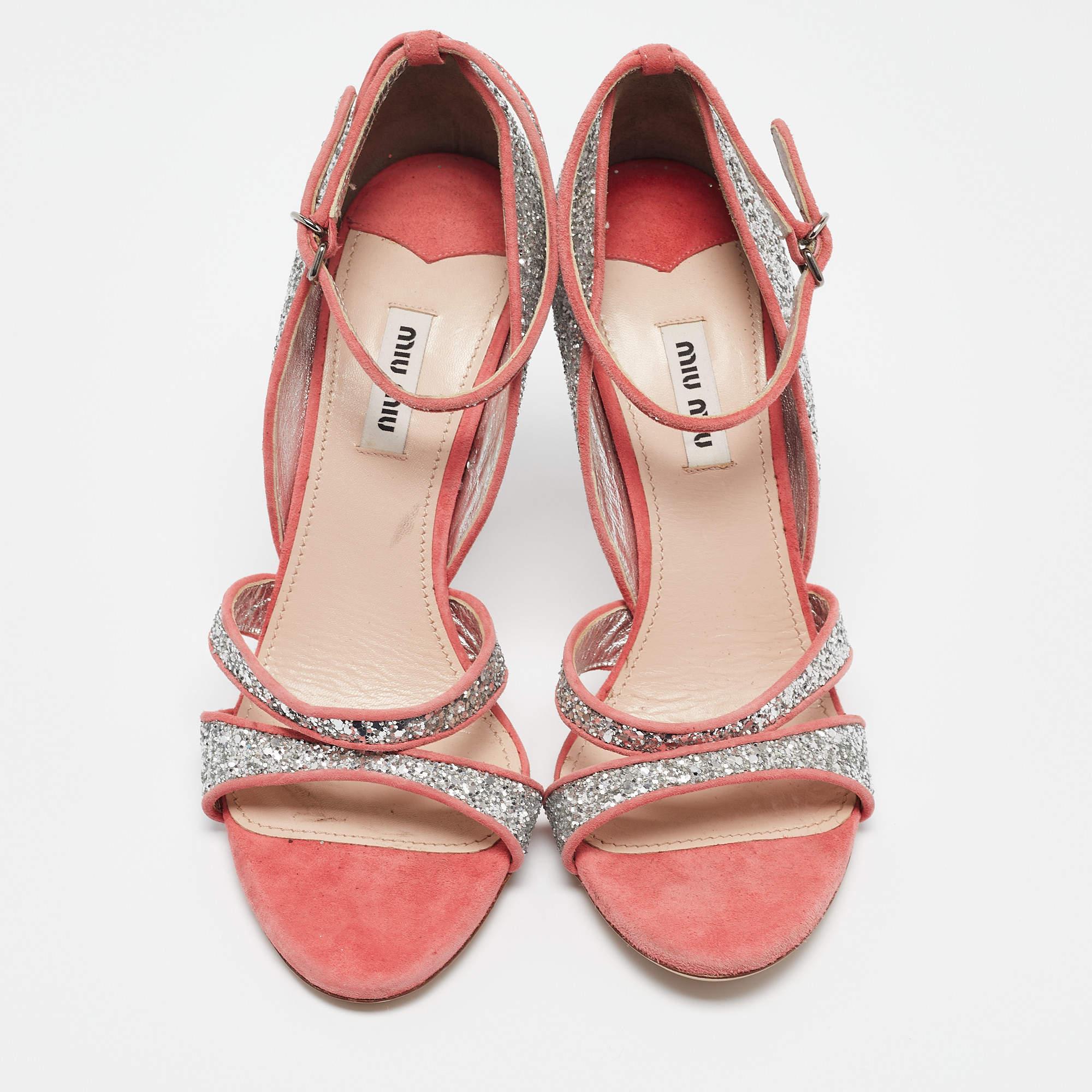 Argent Miu Miu Silver Glitter Ankle Strap Sandals Size 40 (Sandales en daim pailletées) en vente