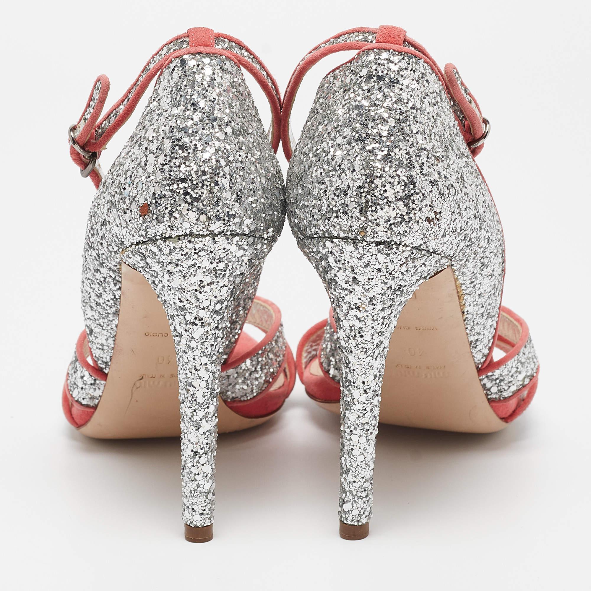 Miu Miu Silver Glitter Ankle Strap Sandals Size 40 (Sandales en daim pailletées) Pour femmes en vente