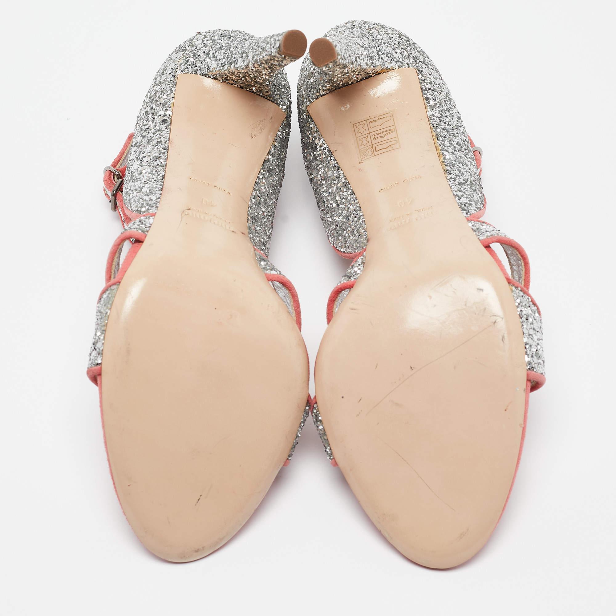 Miu Miu Silver Glitter Ankle Strap Sandals Size 40 (Sandales en daim pailletées) en vente 1
