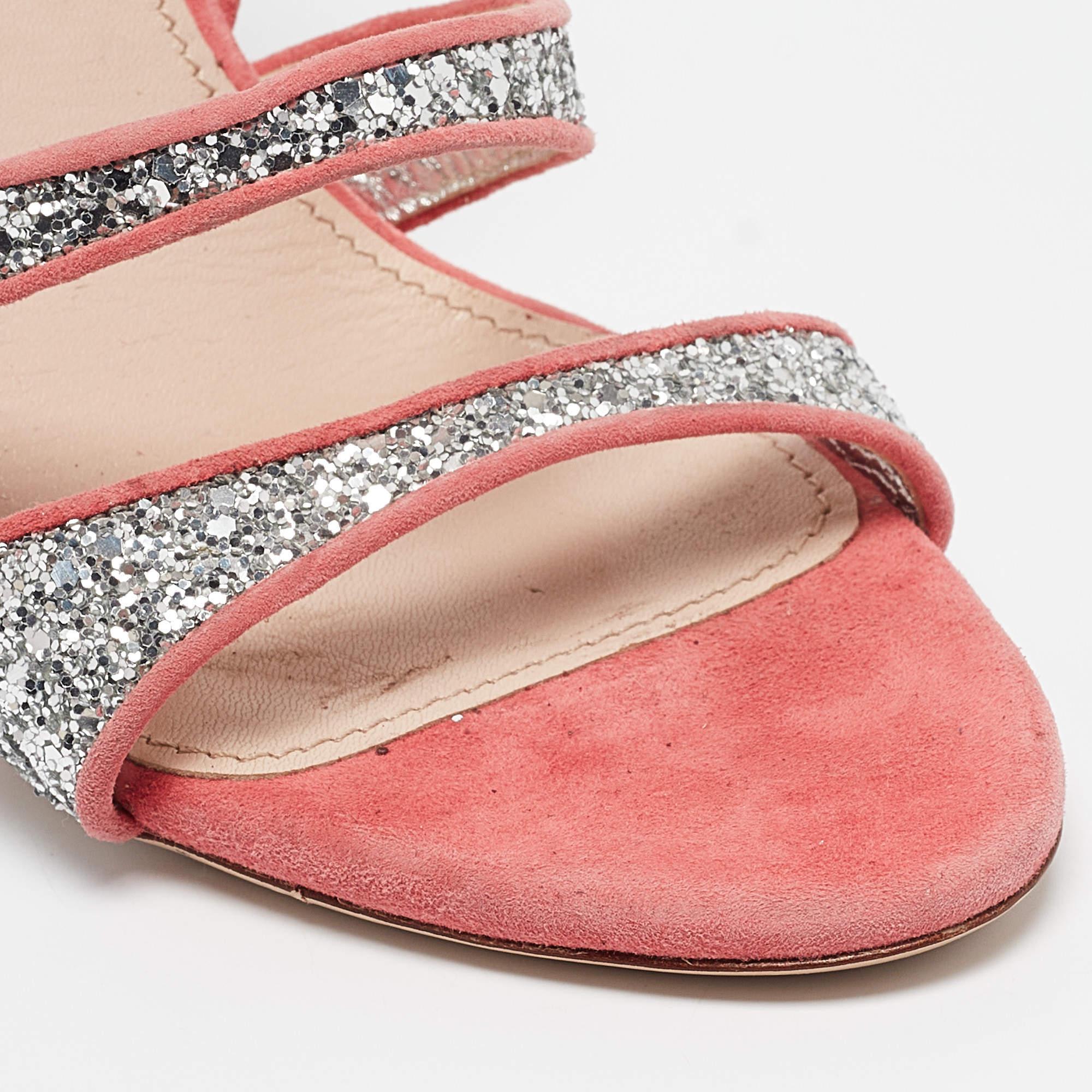 Miu Miu Silver Glitter Ankle Strap Sandals Size 40 (Sandales en daim pailletées) en vente 2