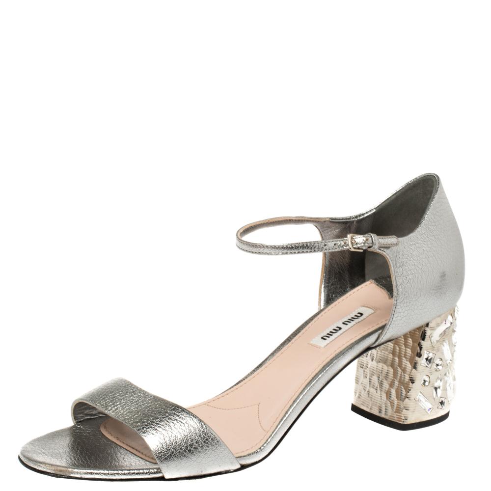 Designed with striking details, these sandals from Miu Miu are love at first sight. The silver-hued leather body and the beautifully embellished block heels accented with crystals are the features that will keep you intrigued. They have open toes,
