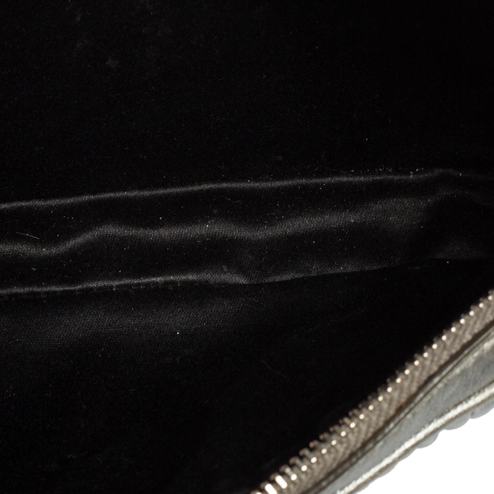 Miu Miu Silver Matelassé Leather Double Zip Crossbody Bag In Good Condition In Dubai, Al Qouz 2
