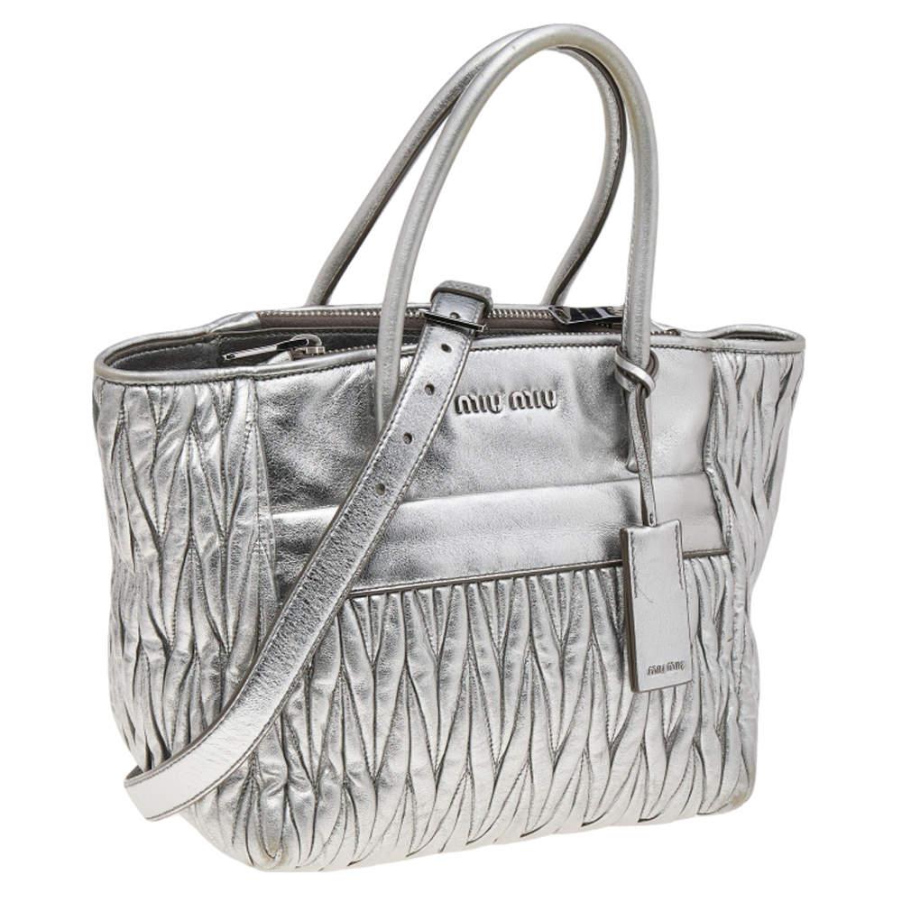 This chic and feminine tote is from Miu Miu. The bag is crafted from silver leather in the signature Matelassé pattern and comes with a leather-lined interior featuring a zip pocket and sized to fit your daily essentials. The tote is equipped with