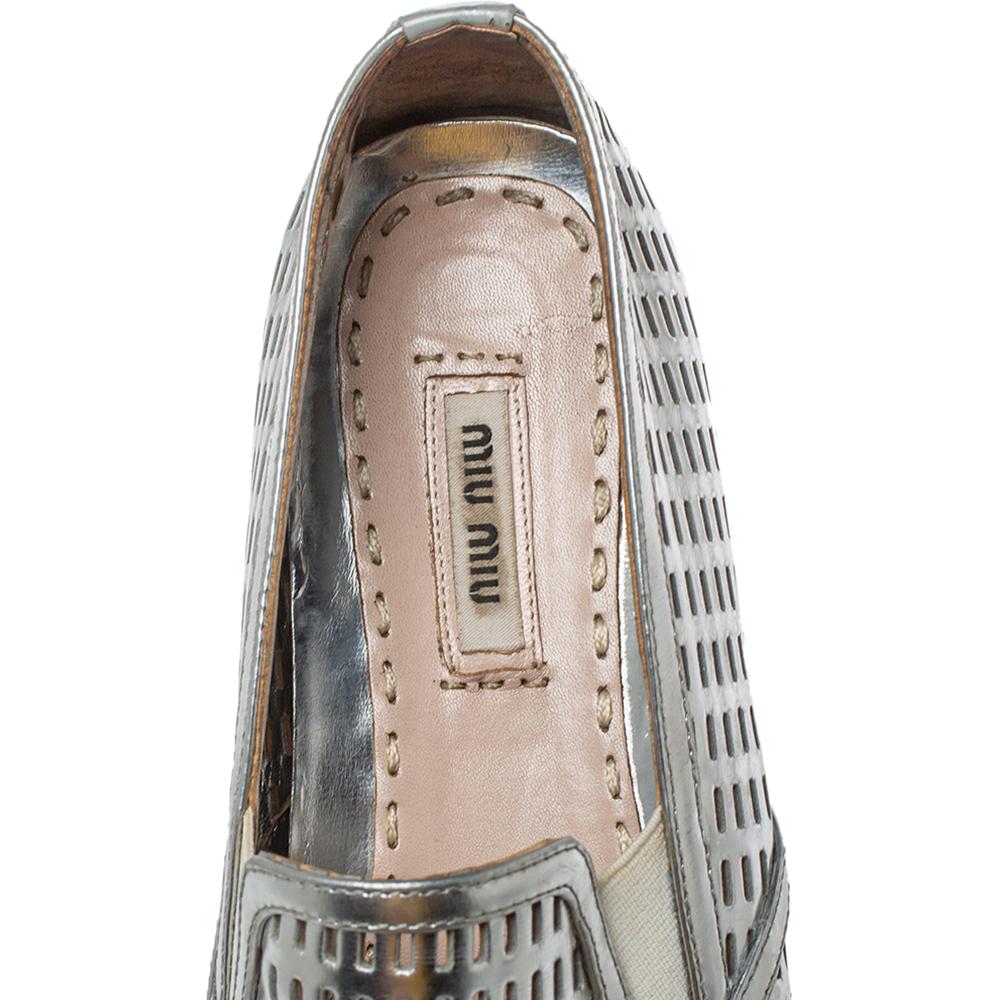 Miu Miu Silver Perforated Leather Metal Cap Toe Platform Sneakers Size 39.5 In Good Condition In Dubai, Al Qouz 2