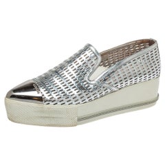 Miu Silber Perforierte Leder Metall Cap Toe Plateau Turnschuhe Größe 39,5