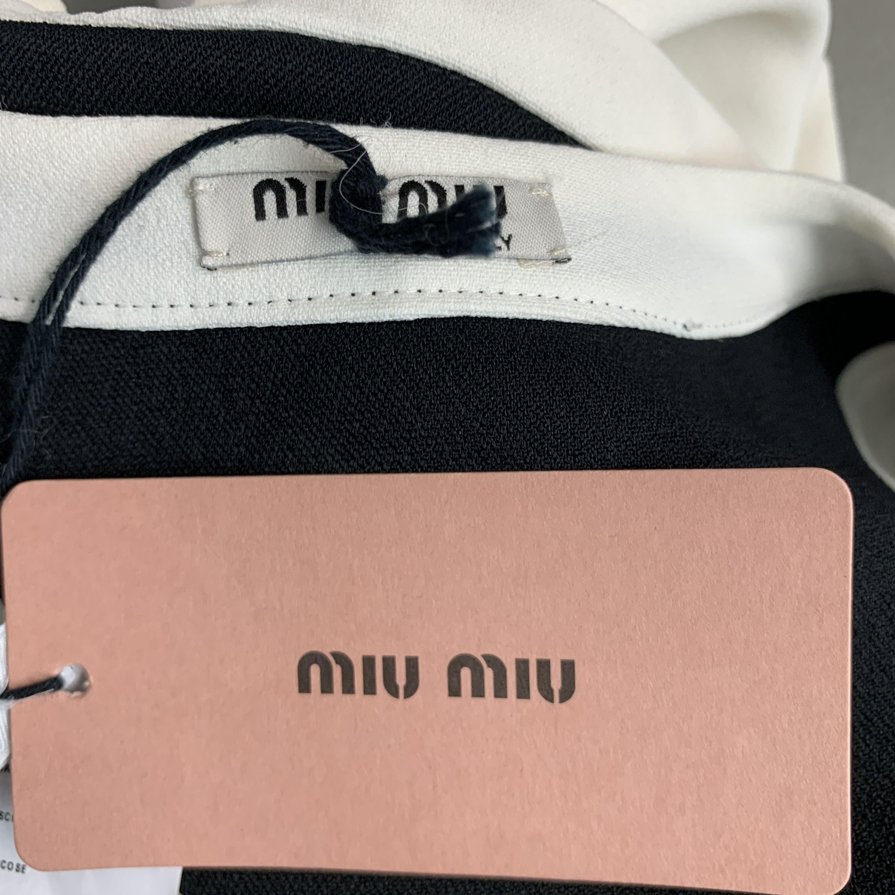MIU MIU Size 2 Black Cream Viscose Contrast trim V-Neck Casual Top For Sale 1