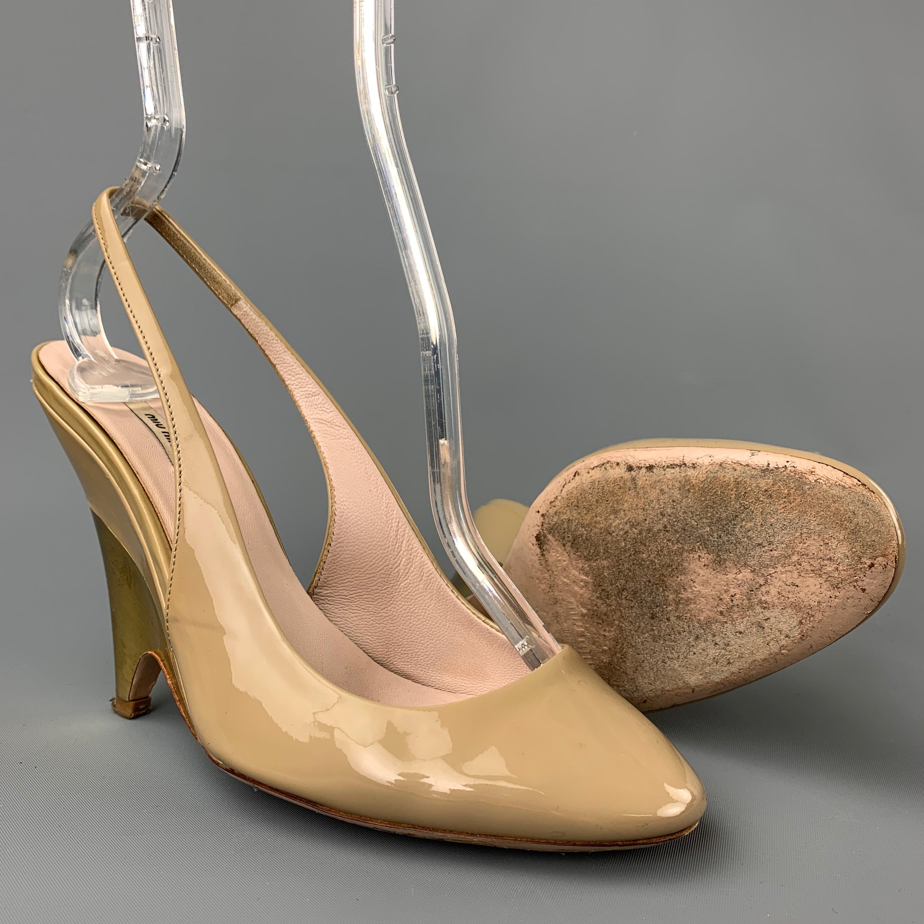 MIU MIU Size 5.5 Beige & Gold Patent Leather Pumps In Good Condition For Sale In San Francisco, CA