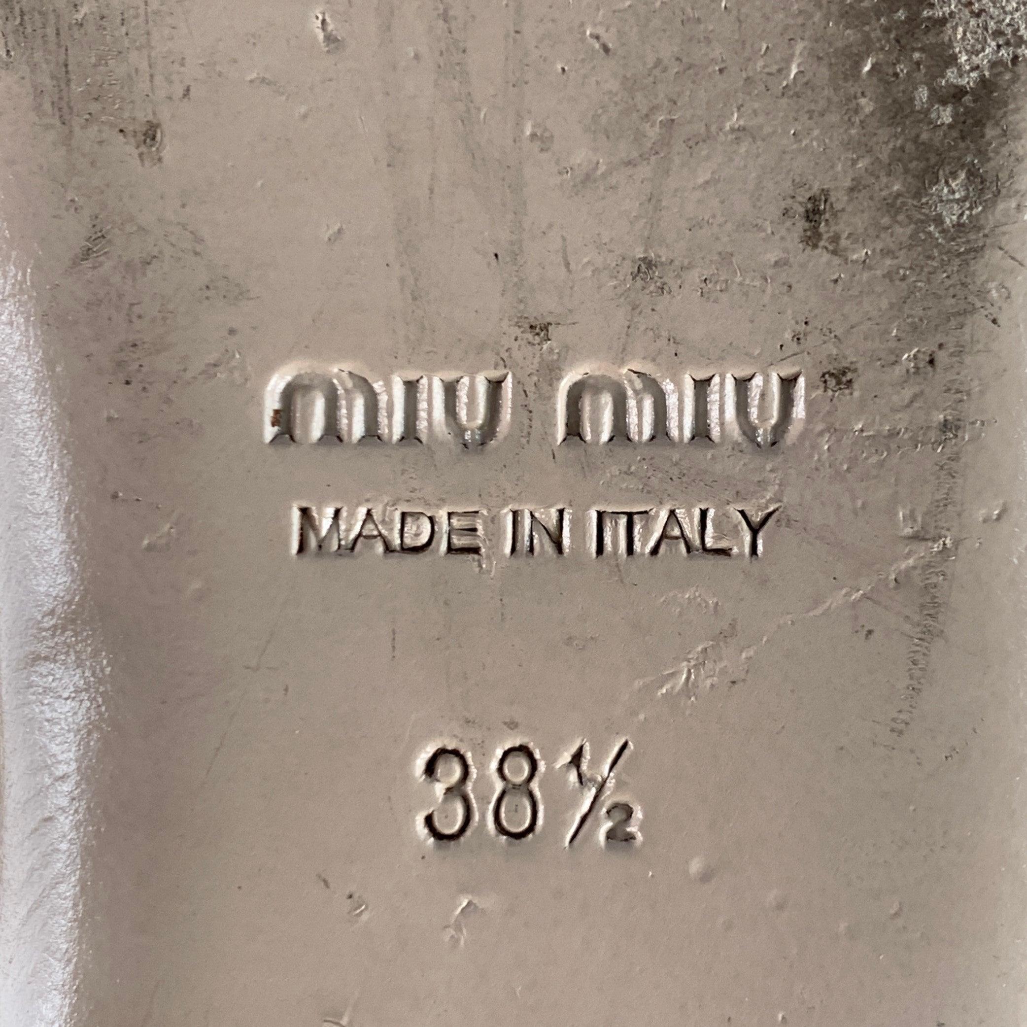 MIU MIU Taglia 8.5 Greene & Greene Silver Paisley Textured Pointed Toe Bow Flats in vendita 3