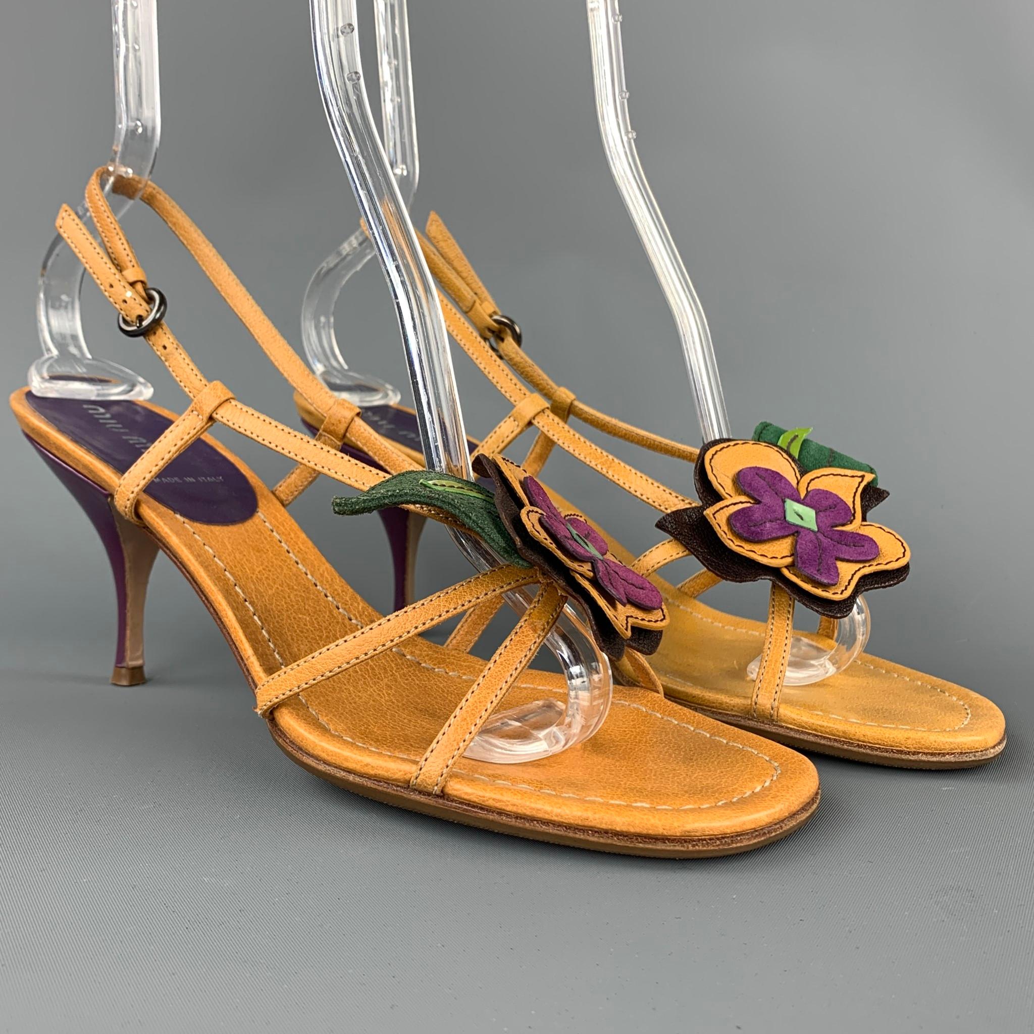 Arancia MIU MIU Sandali in pelle con fiori applicati color senape misura 8,5