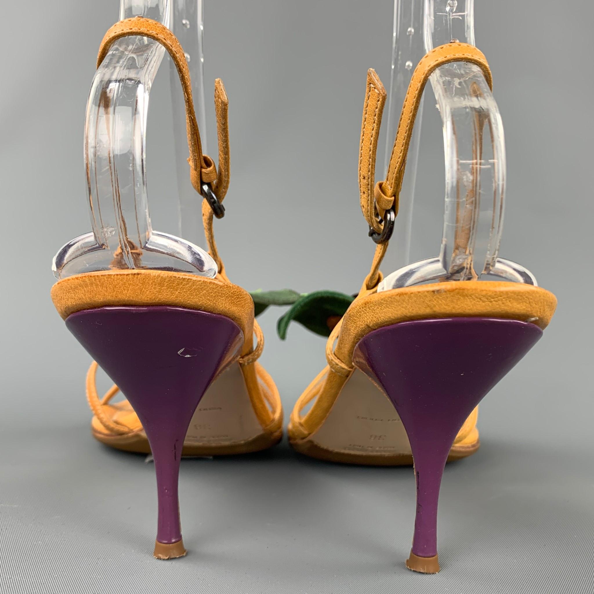 Donna MIU MIU Sandali in pelle con fiori applicati color senape misura 8,5