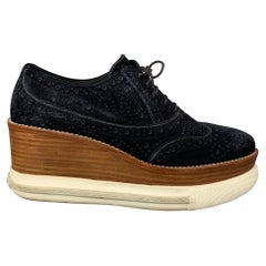 Zapatos de cordones con cuña Oxford de ante marrón y azul marino MIU MIU talla 8.5