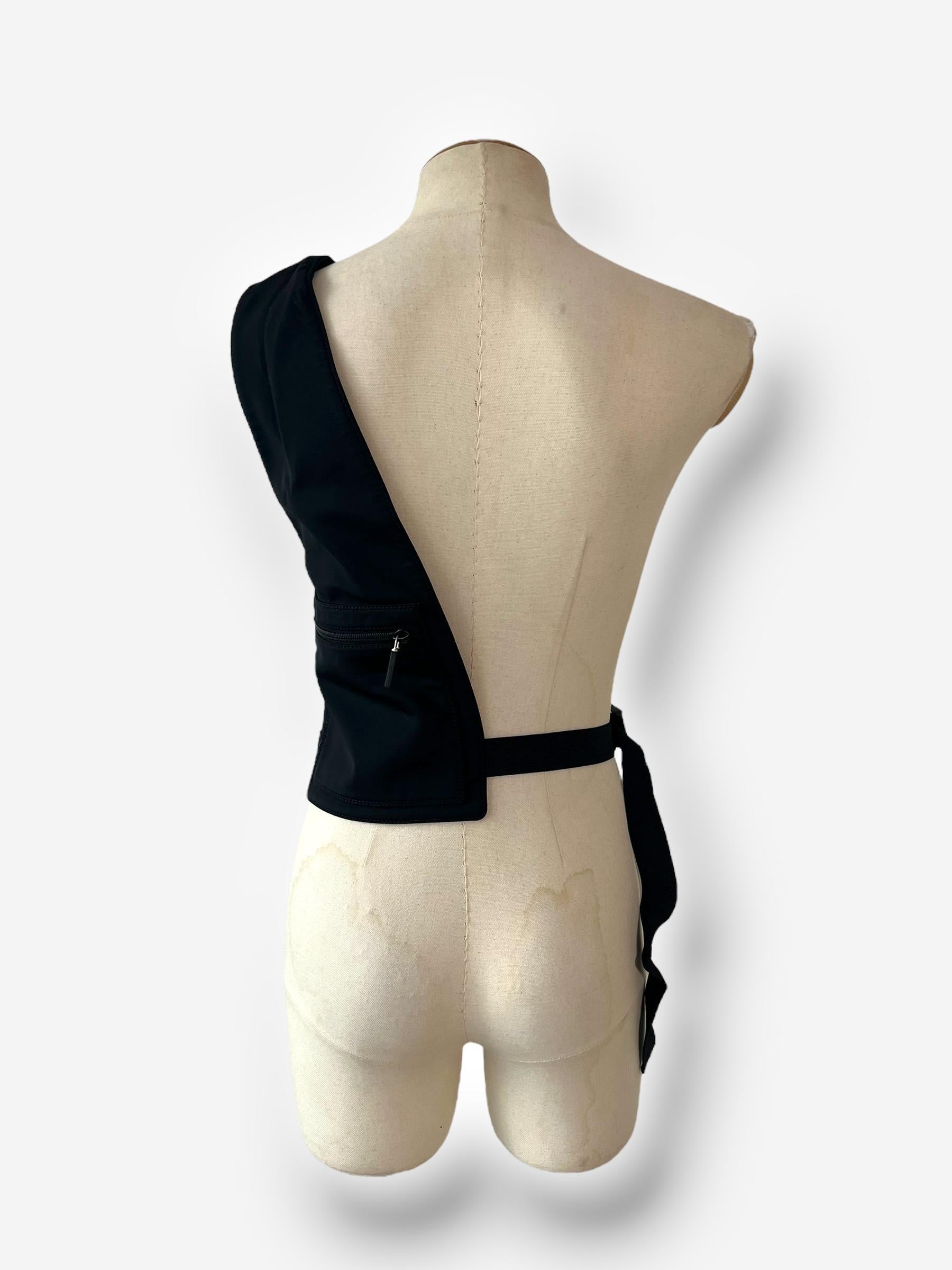 Miu Miu Spring/Summer 1999 Black Chest Rig Bag – Military-Inspired Utility In Good Condition For Sale In CAPELLE AAN DEN IJSSEL, ZH