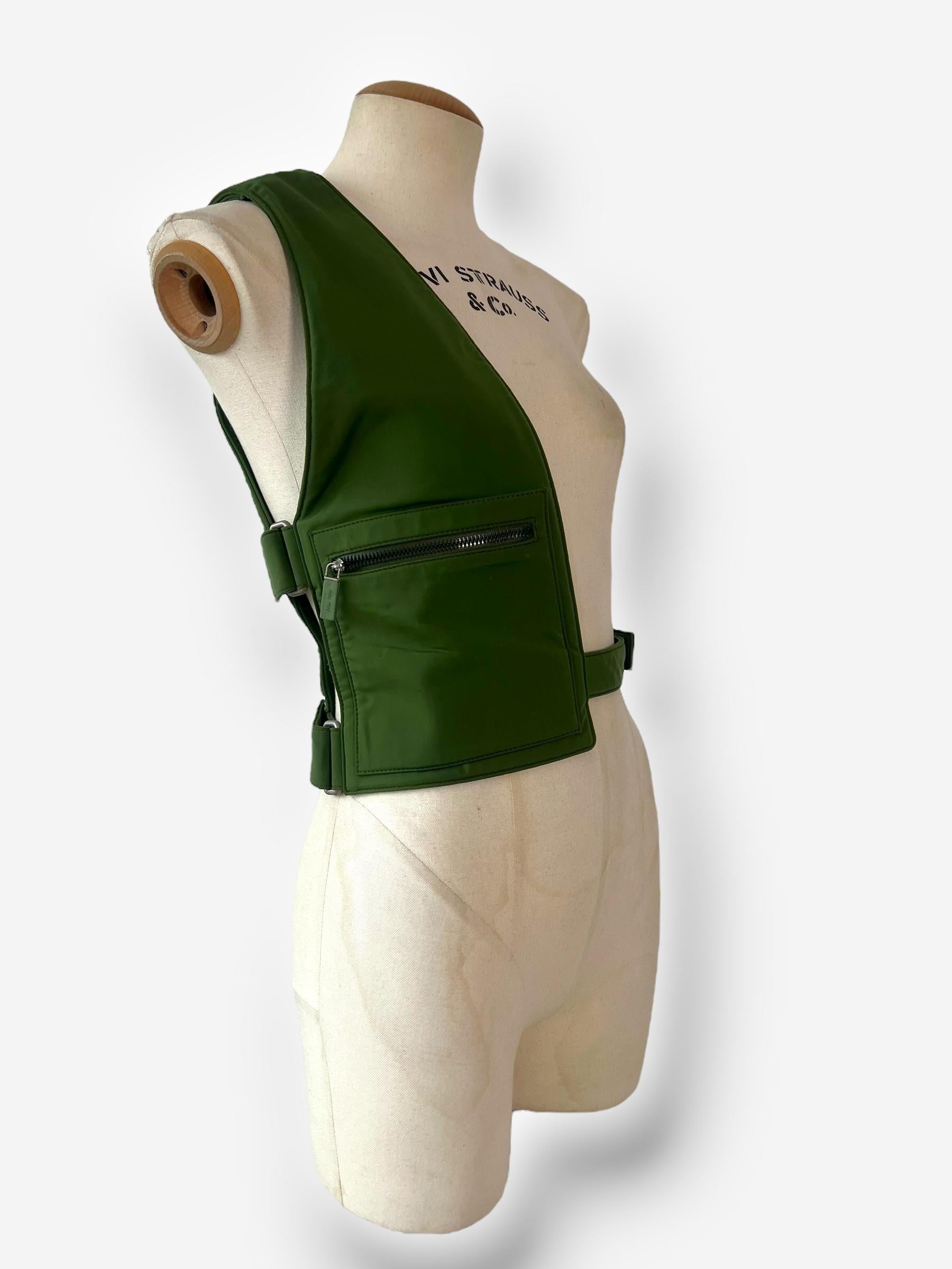 Beige Miu Miu Spring/Summer 1999 Green Chest Rig Bag – Military Green For Sale