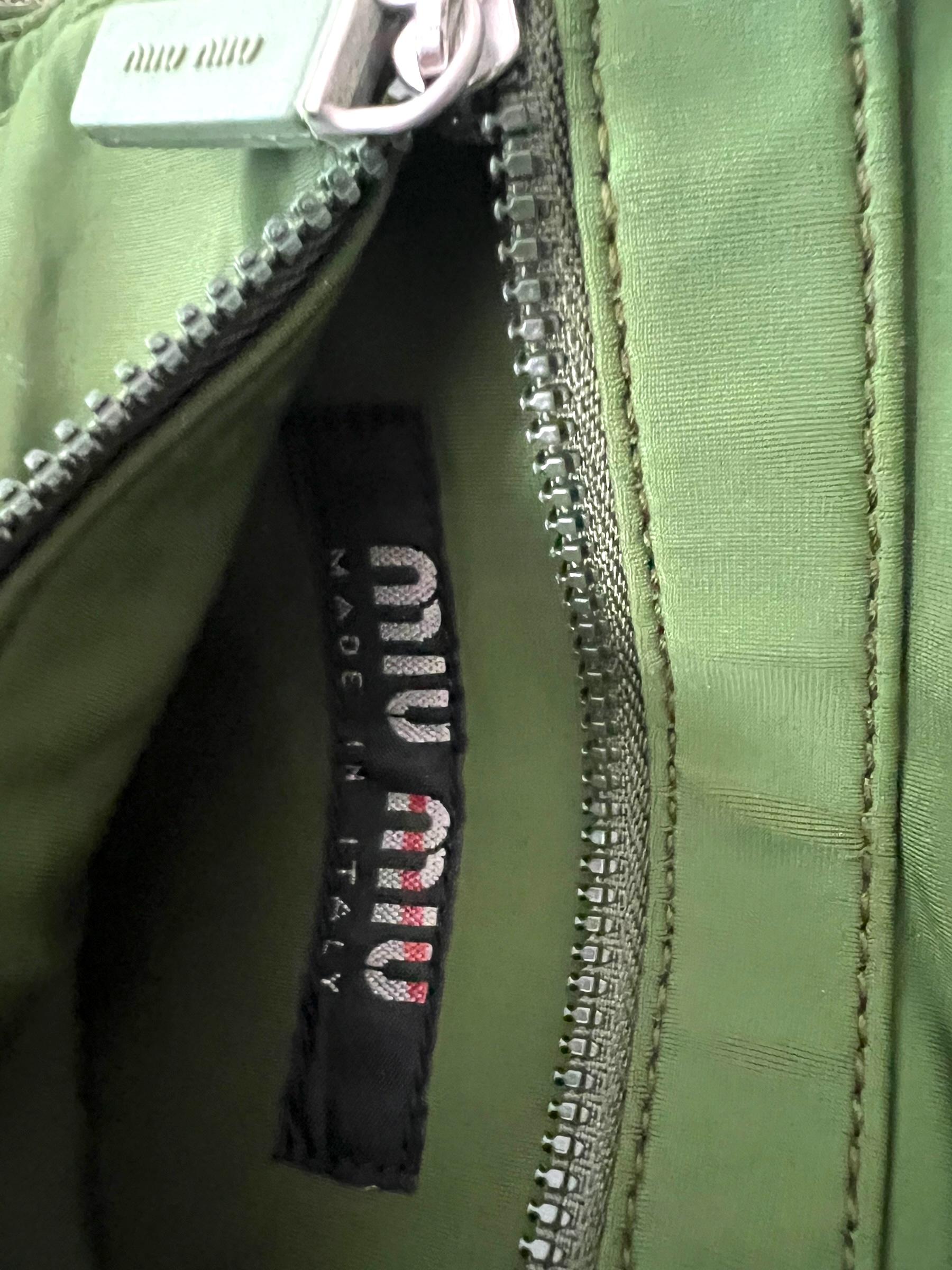 Women's Miu Miu Spring/Summer 1999 Green Chest Rig Bag – Military Green For Sale