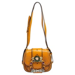 Miu Braune Leder-Umhängetasche mit Kristallverzierung Dahlia