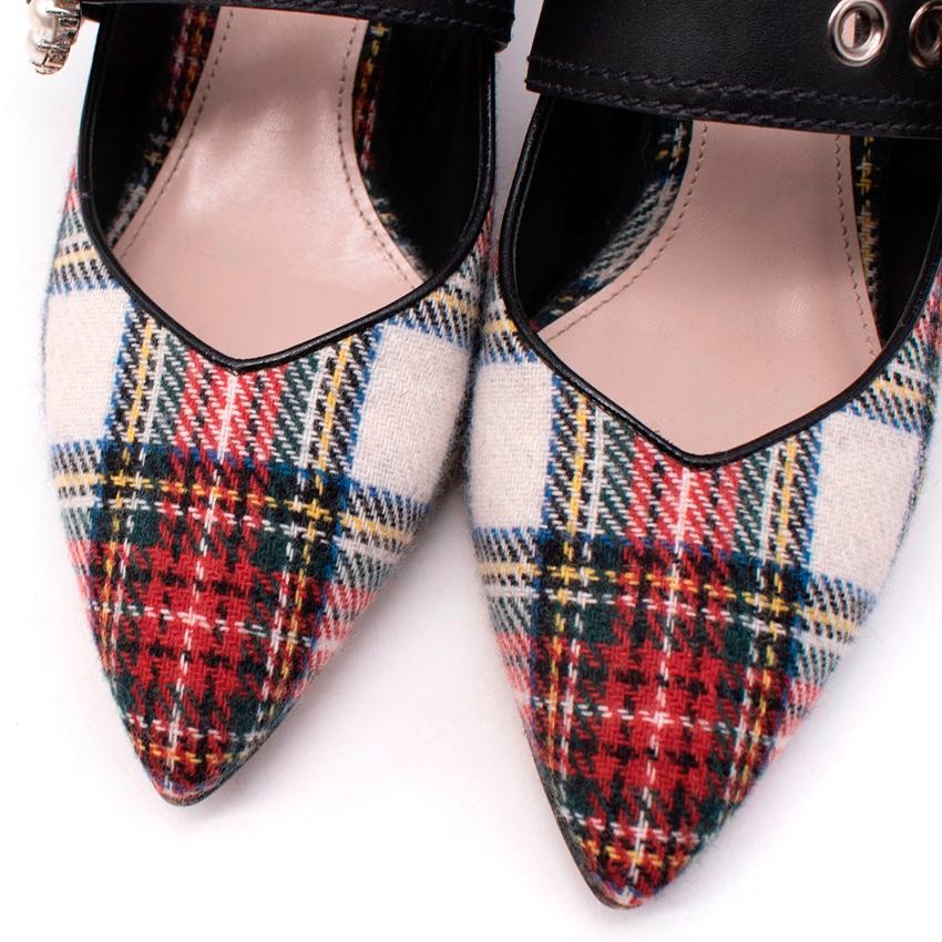 Miu Miu Miu Tartan Pumps mit spitzer Zehe und Kitten-Heel Damen im Angebot