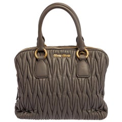 Miu Miu Miu Taupe Matelasse Leder Bauletto Umhängetasche