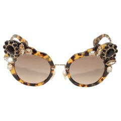Miu Schildpatt-Sonnenbrille mit Katzenaugenverzierung