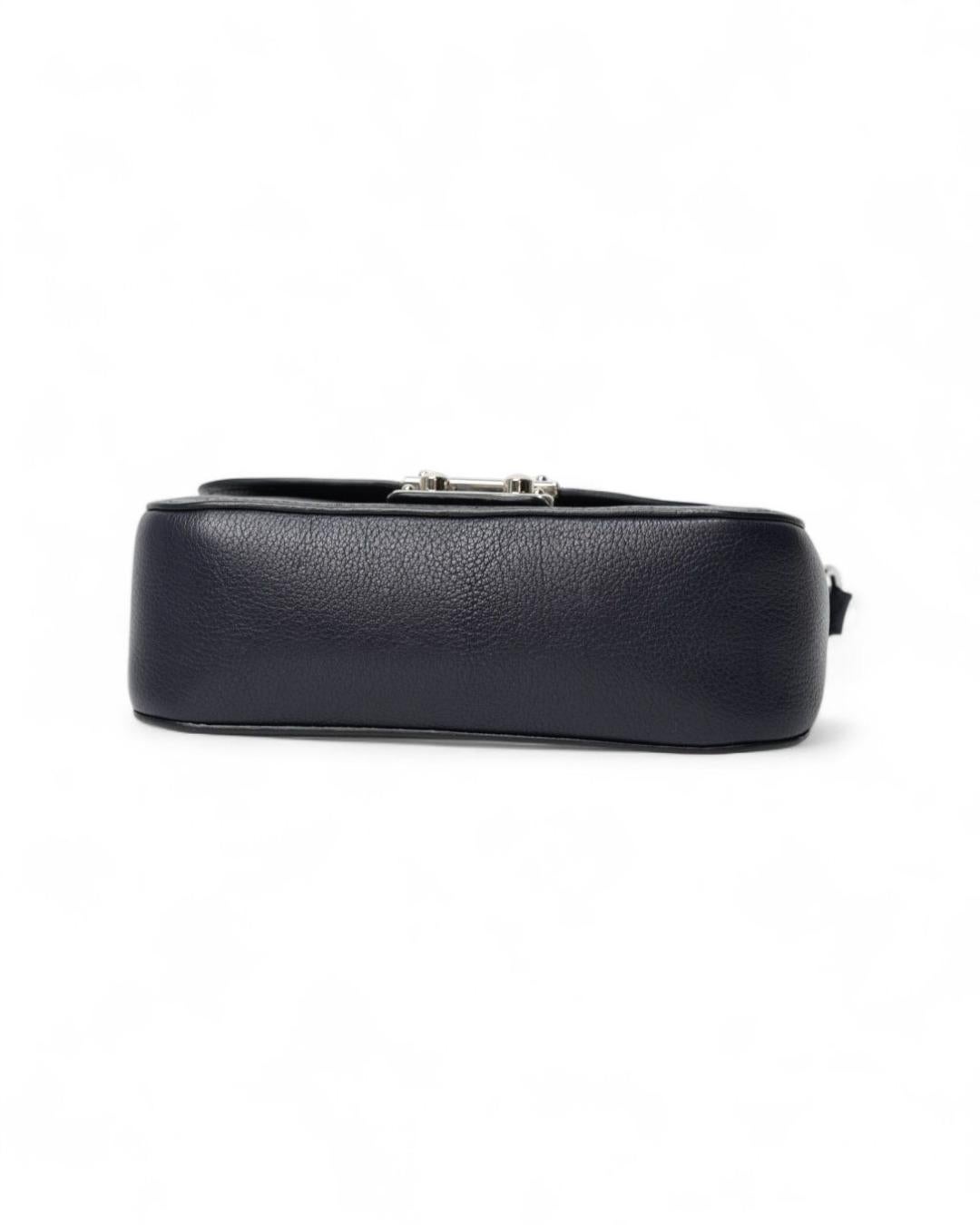 Miu Miu Lock Petit sac à bandoulière granulé Bleu en vente 4