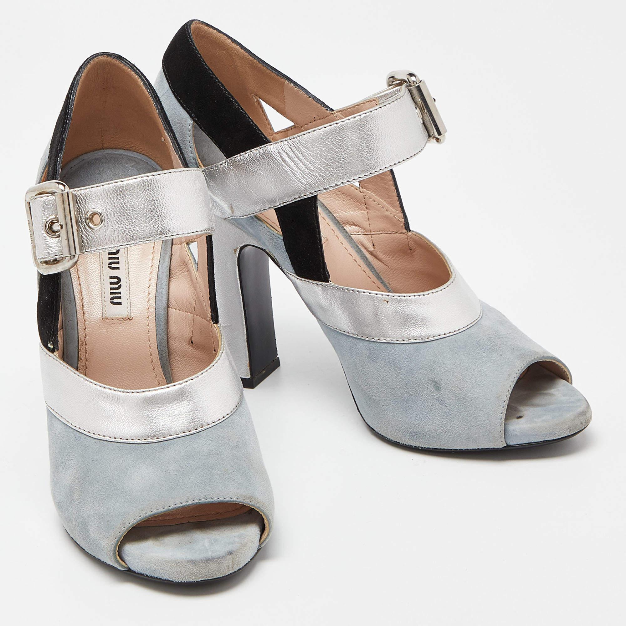 Miu Miu Tri Color Leather and Suede Bow Peep Toe Pumps Talla 38 en Bastante bueno estado para la venta en Dubai, Al Qouz 2