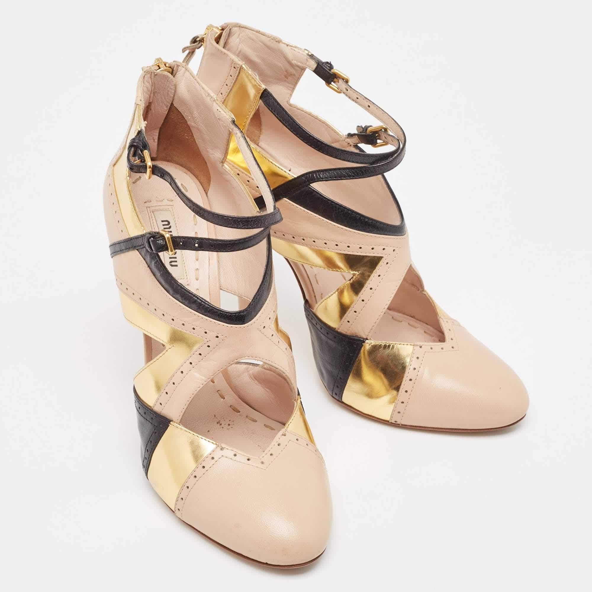 Miu Miu Tricolor Leather Cut Out Pumps Size 38.5 In Good Condition For Sale In Dubai, Al Qouz 2