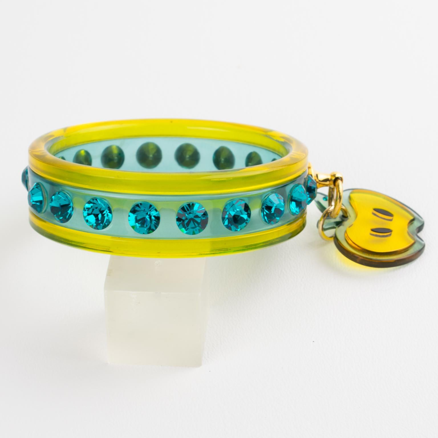 Bracciale Jewell di Miu Miu in acrilico giallo e turchese con charm a forma di mela in vendita 5
