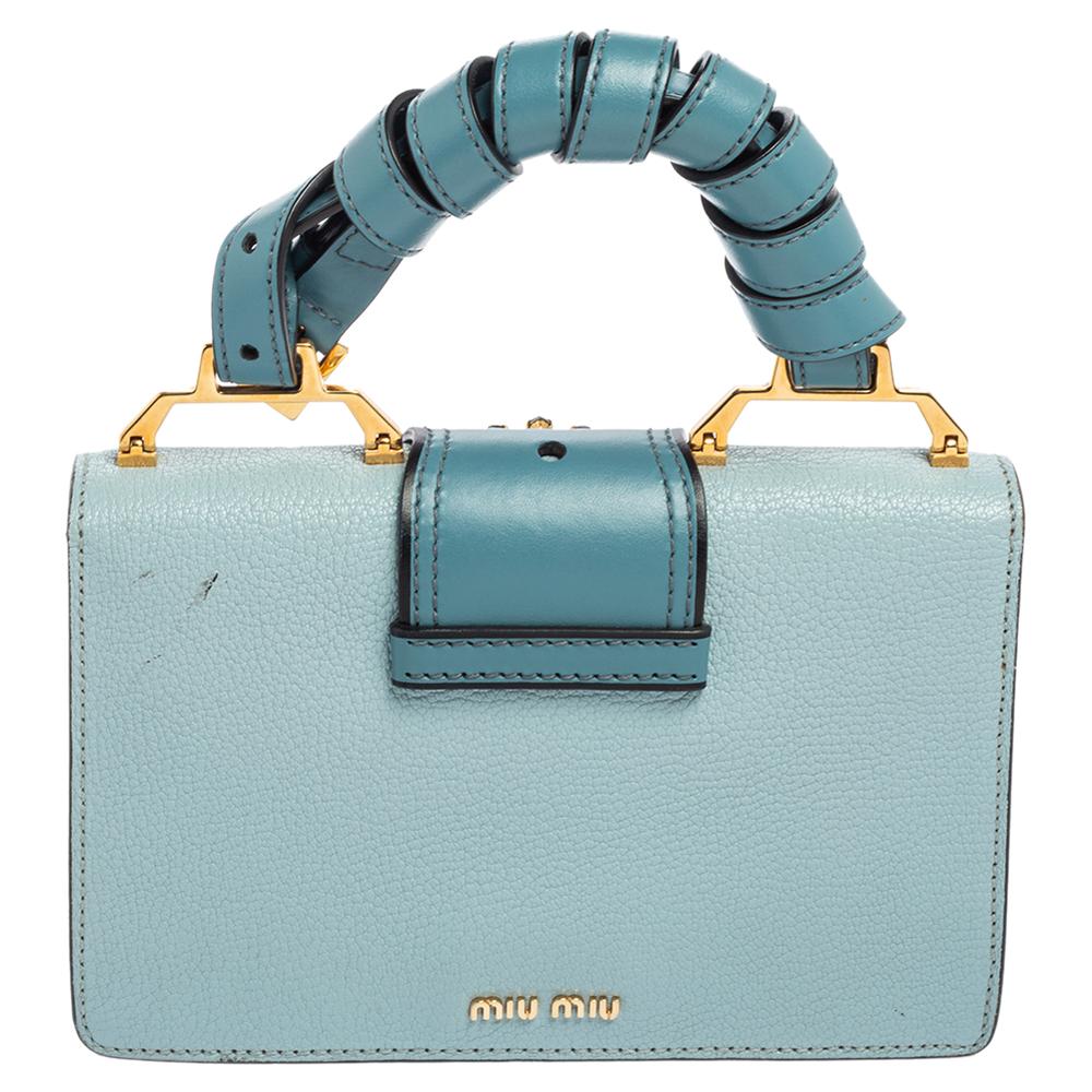 Flaunt a luxurious and chic style as you carry this beautiful bag from the House of Miu Miu. It is designed using two-tone blue leather, with a crystal-embellished motif augmenting the frontal flap. It has a top handle, a well-spaced suede-leather