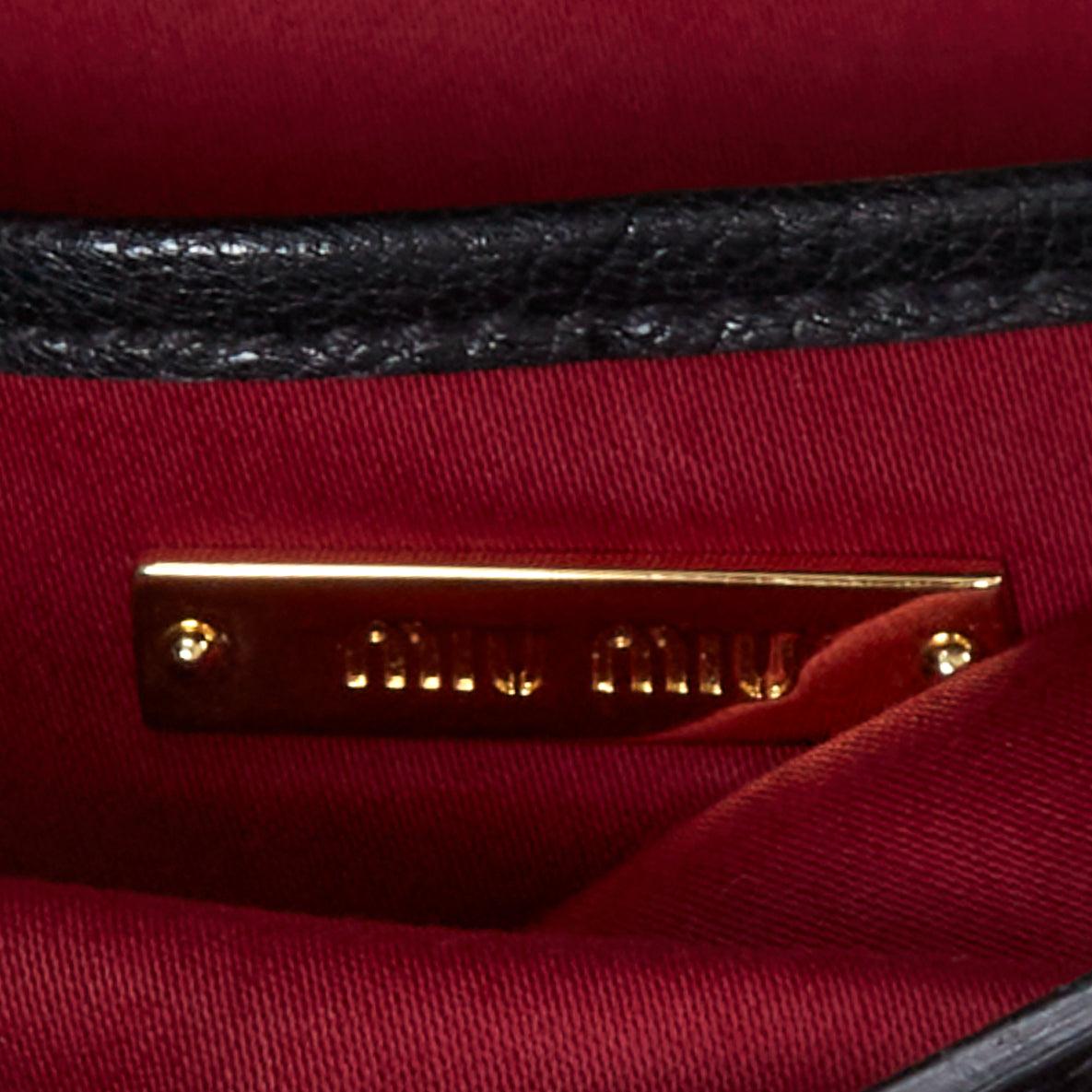 MIU MIU Colección San Valentín Bolso bandolera de piel con tachuelas de strass y corazón en venta 4