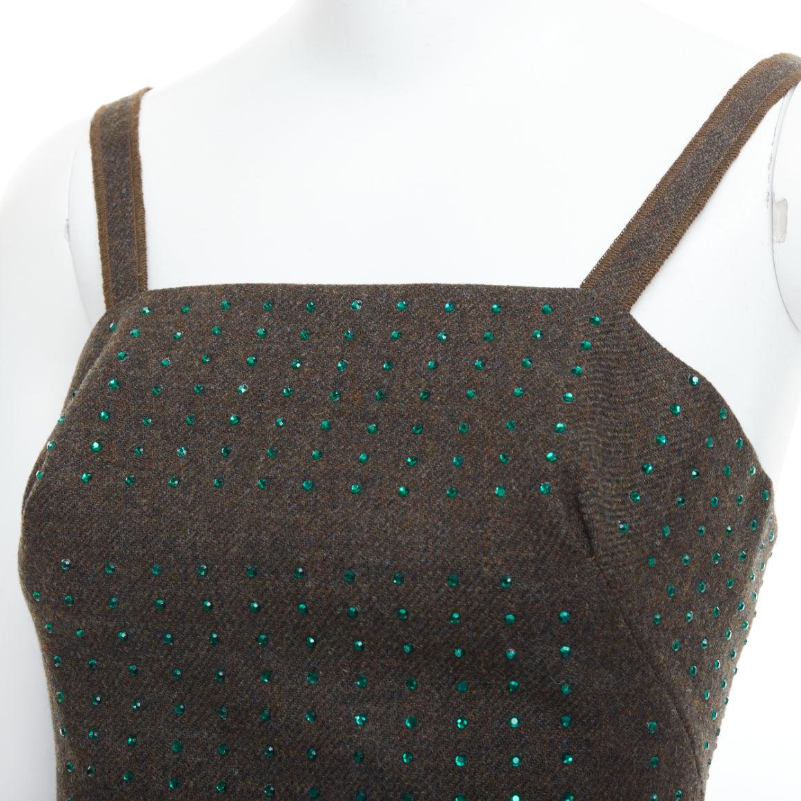MIU MIU Vintage 1998 Runway Fleece Wolle grün Kristall Bustier Top IT38 XS
Referenz: TGAS/E00228
Marke: Miu Miu
Designer: Miuccia Prada
Collection'S: SS 1998 - Laufsteg
MATERIAL: Wolle
Farbe: Grün, Khaki
Muster: Solide
Verschluss: Haken &