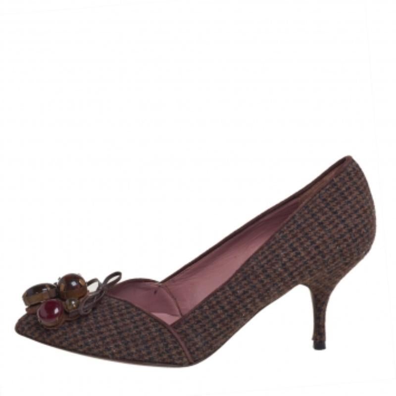 Miu Miu Vintage Braun Wolle Hahnentritt Emaille verschönert Arbeit Pumps Größe 36 (Schwarz) im Angebot