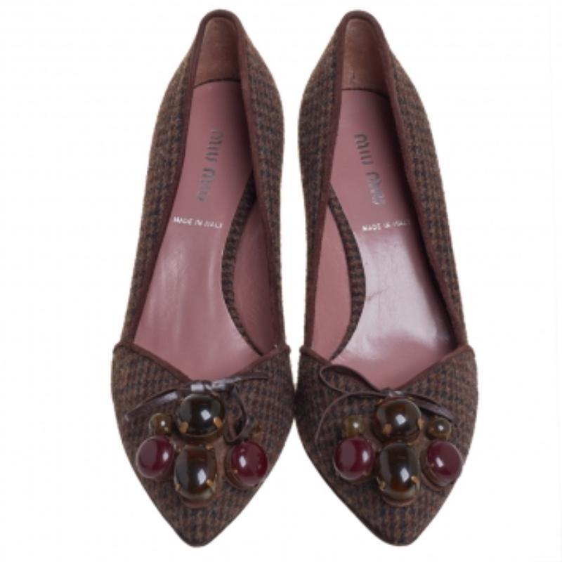 Miu Miu Vintage Braun Wolle Hahnentritt Emaille verschönert Arbeit Pumps Größe 36 Damen im Angebot