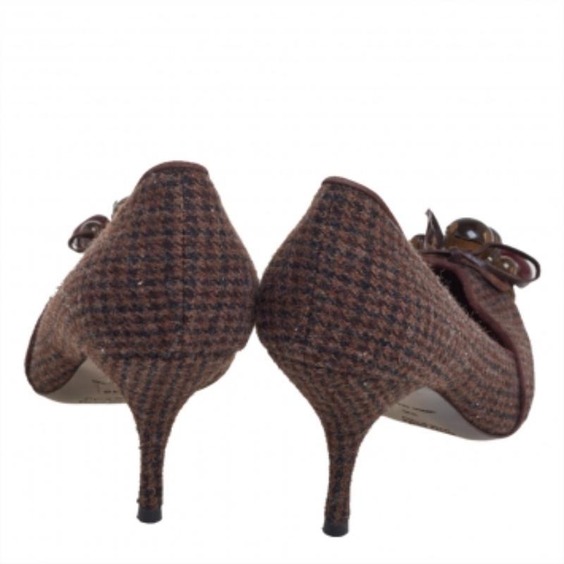 Miu Miu Vintage Braun Wolle Hahnentritt Emaille verschönert Arbeit Pumps Größe 36 im Angebot 1