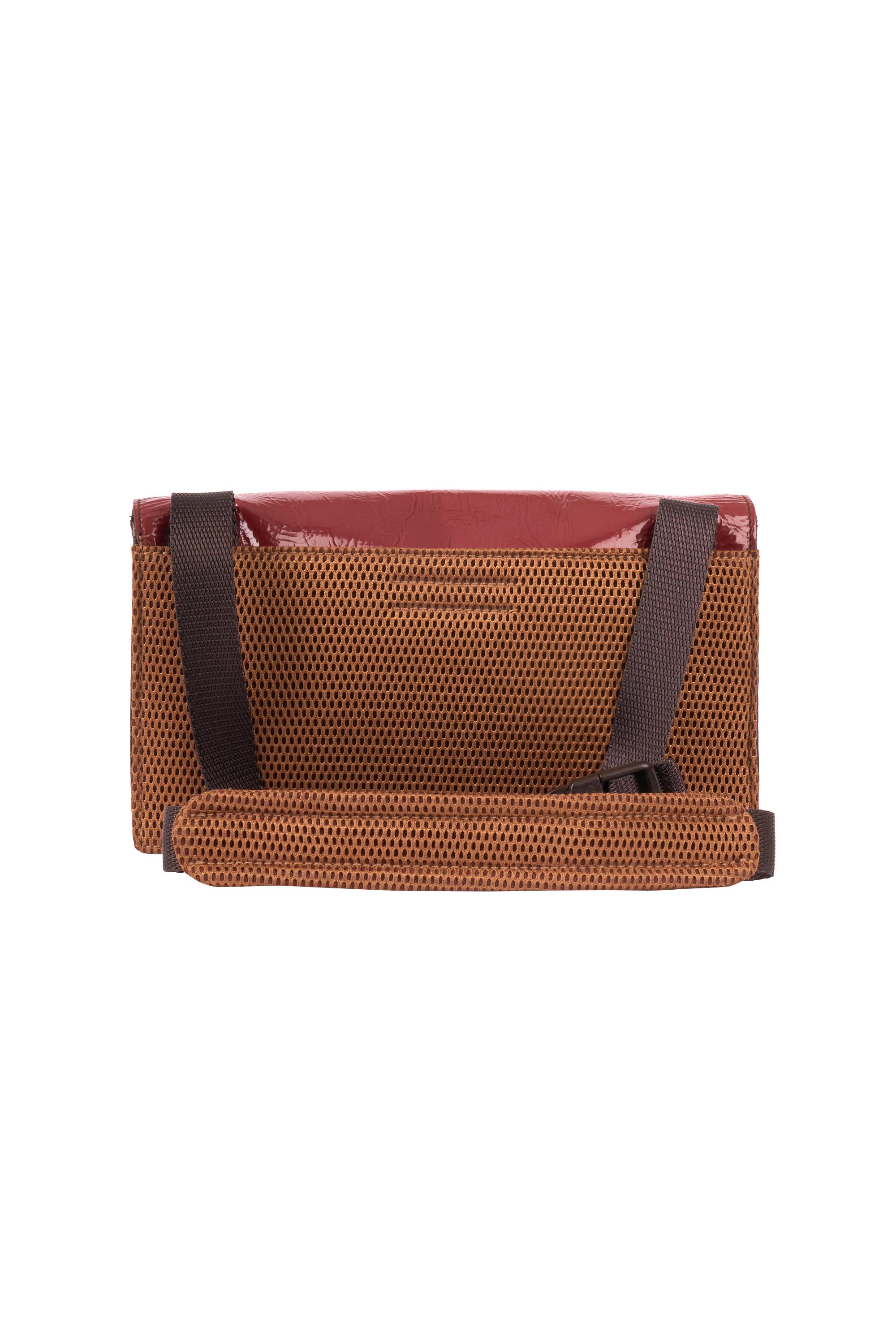 Miu Miu Vintage F/W 1999 Brown Patent Crossbody Bag In Excellent Condition For Sale In London, GB