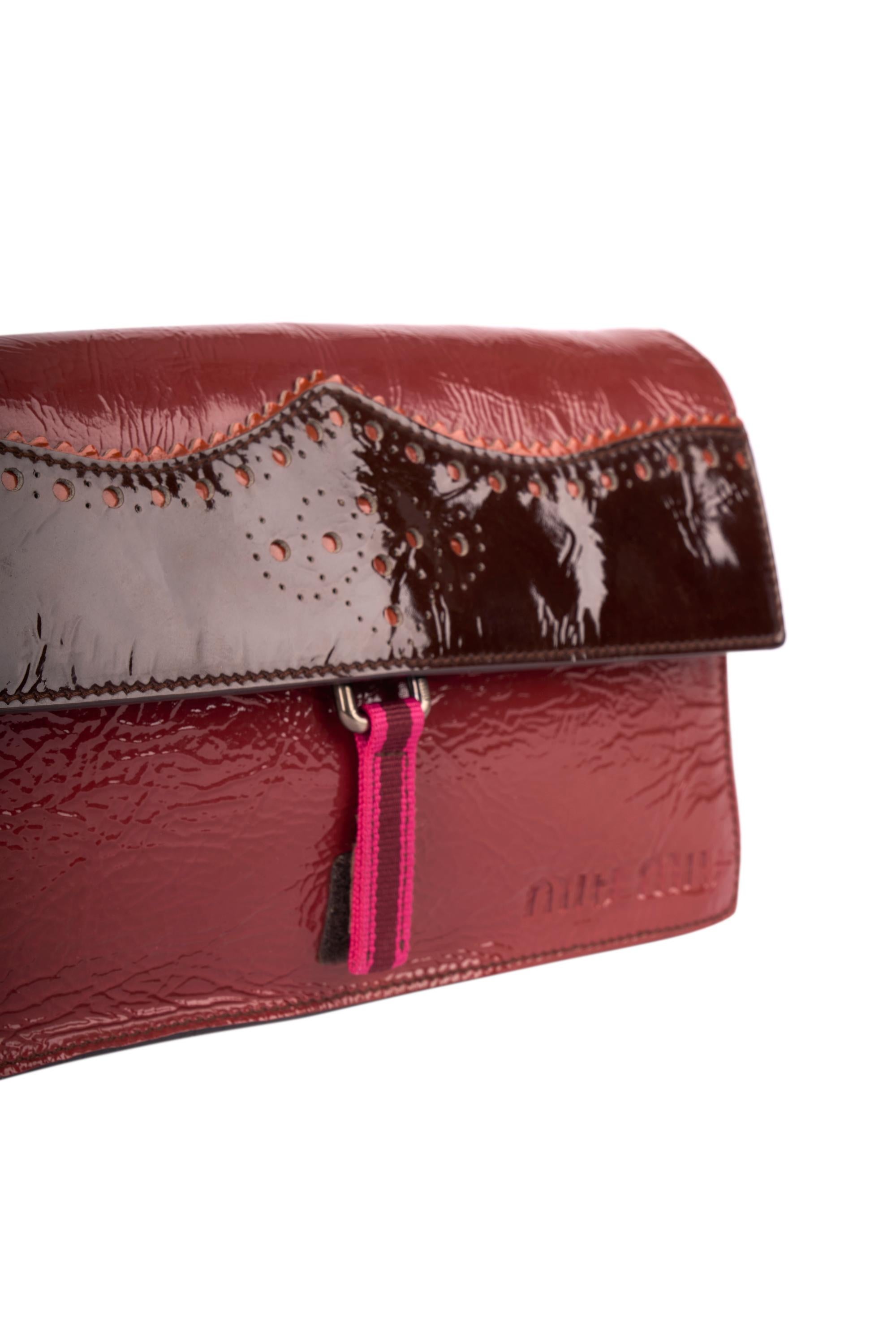 Women's or Men's Miu Miu Vintage F/W 1999 Brown Patent Crossbody Bag For Sale
