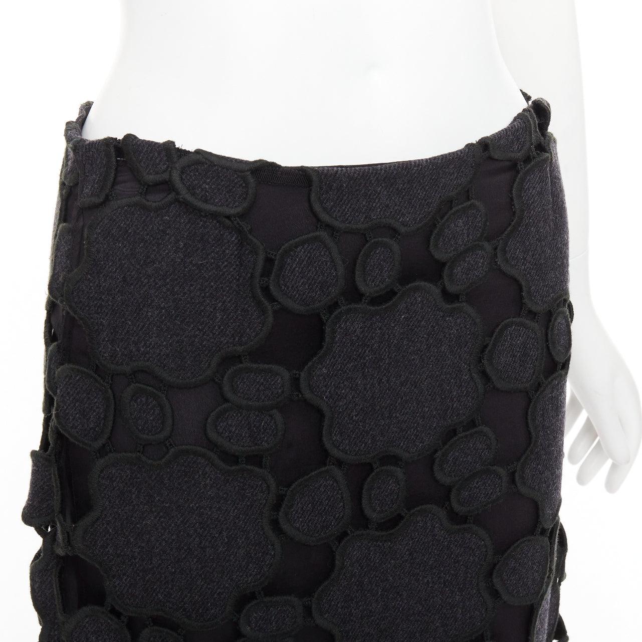 MIU MIU Vintage grey wool cloud cut out embroidery anglais skirt IT38 XS
Reference: NKLL/A00386
Brand: Miu Miu
Designer: Miuccia Prada
Material: Feels like wool
Color: Grey, Black
Pattern: Abstract
Closure: Snap Buttons
Lining: Black Fabric
Extra