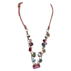 MIU Vintage Mehrfarbige Lederhalskette mit Strass und Kristallschmuck in Rot