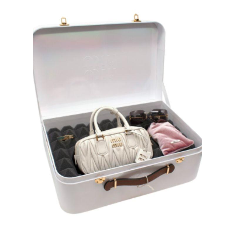 Miu Miu VIP Gift Arcadie Bag, Astrale Bracelet & Runway Sunglasses Iridescent Box Gift Set 

Bag: - Arcadie matelassé nappa leather bag
- Matelassé motif
- Leather handles
- Detachable, adjustable 105 cm leather - shoulder strap
- Removable leather