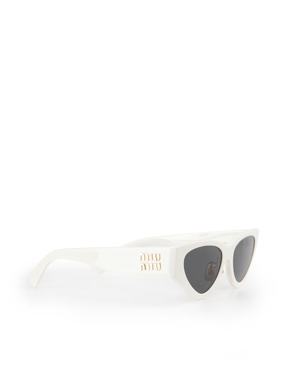 Miu Miu White Cat Eye Logo Sunglasses In New Condition In London, GB