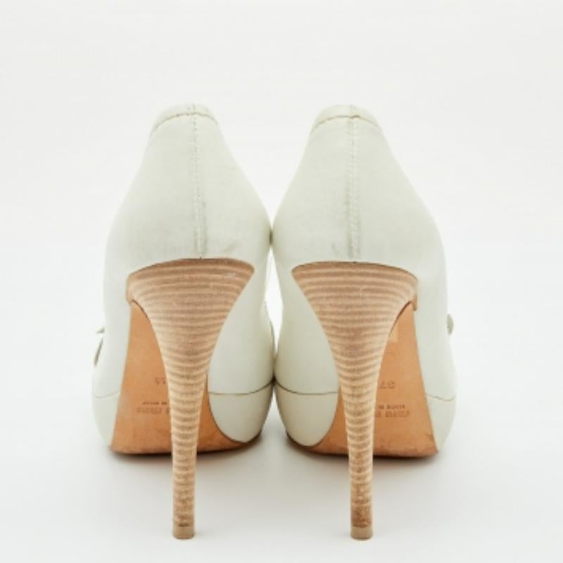 Women's Miu Miu White Leather Bow Platform Pumps Size 37.5 For Sale