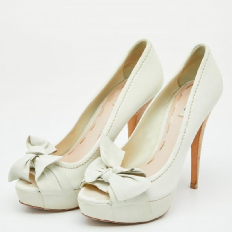 Miu Miu White Leather Bow Platform Pumps Size 37.5 For Sale 3
