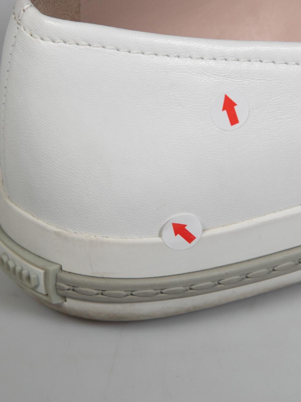 Miu Weiße Leder Cap Toe Loafers mit Kapuze aus Leder Größe IT 38 im Angebot 5