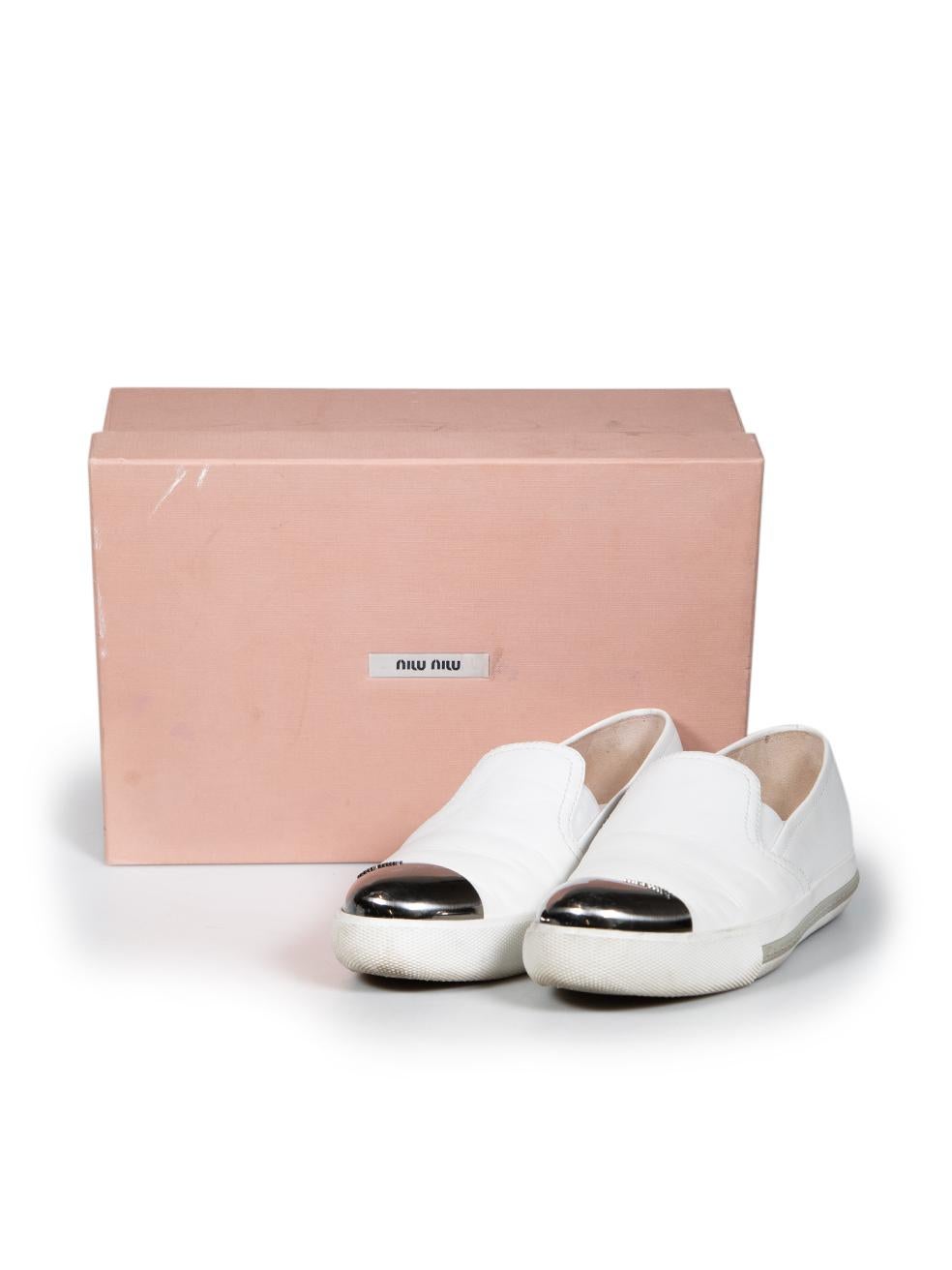 De las mujeres Miu Miu White Leather Cap Toe Loafers Size IT 38 en venta