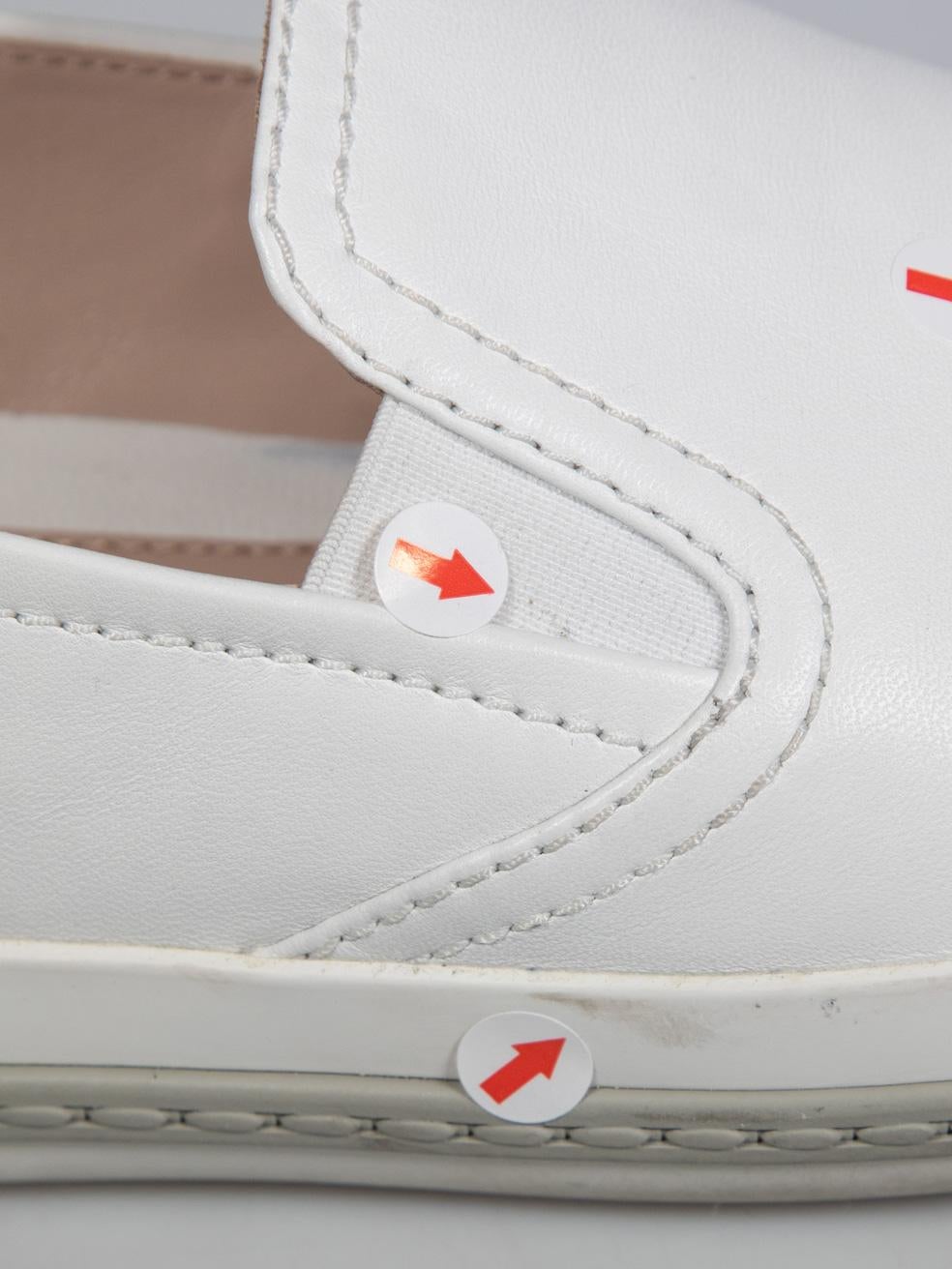 Miu Weiße Leder Cap Toe Loafers mit Kapuze aus Leder Größe IT 38 im Angebot 4