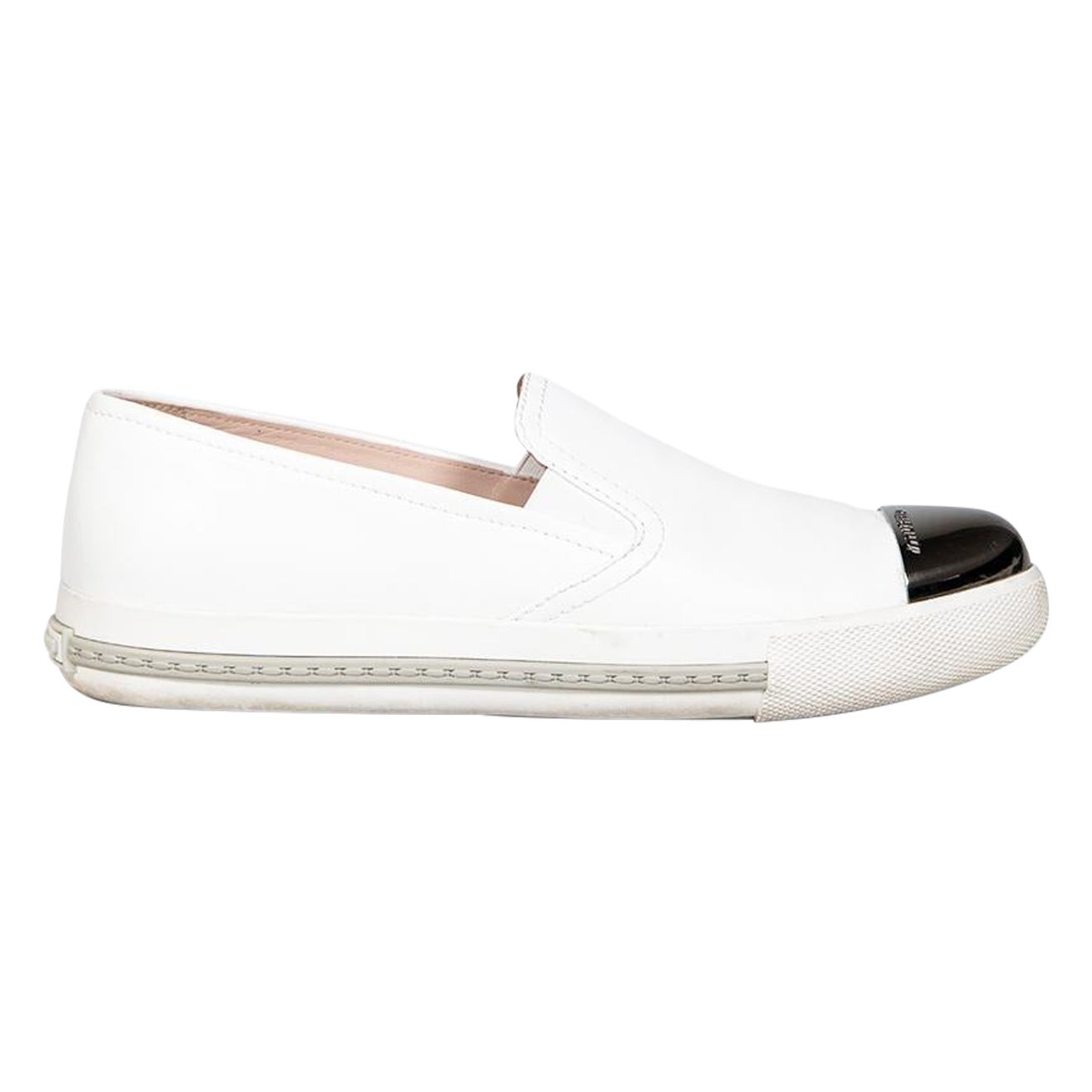 Miu Weiße Leder Cap Toe Loafers mit Kapuze aus Leder Größe IT 38 im Angebot