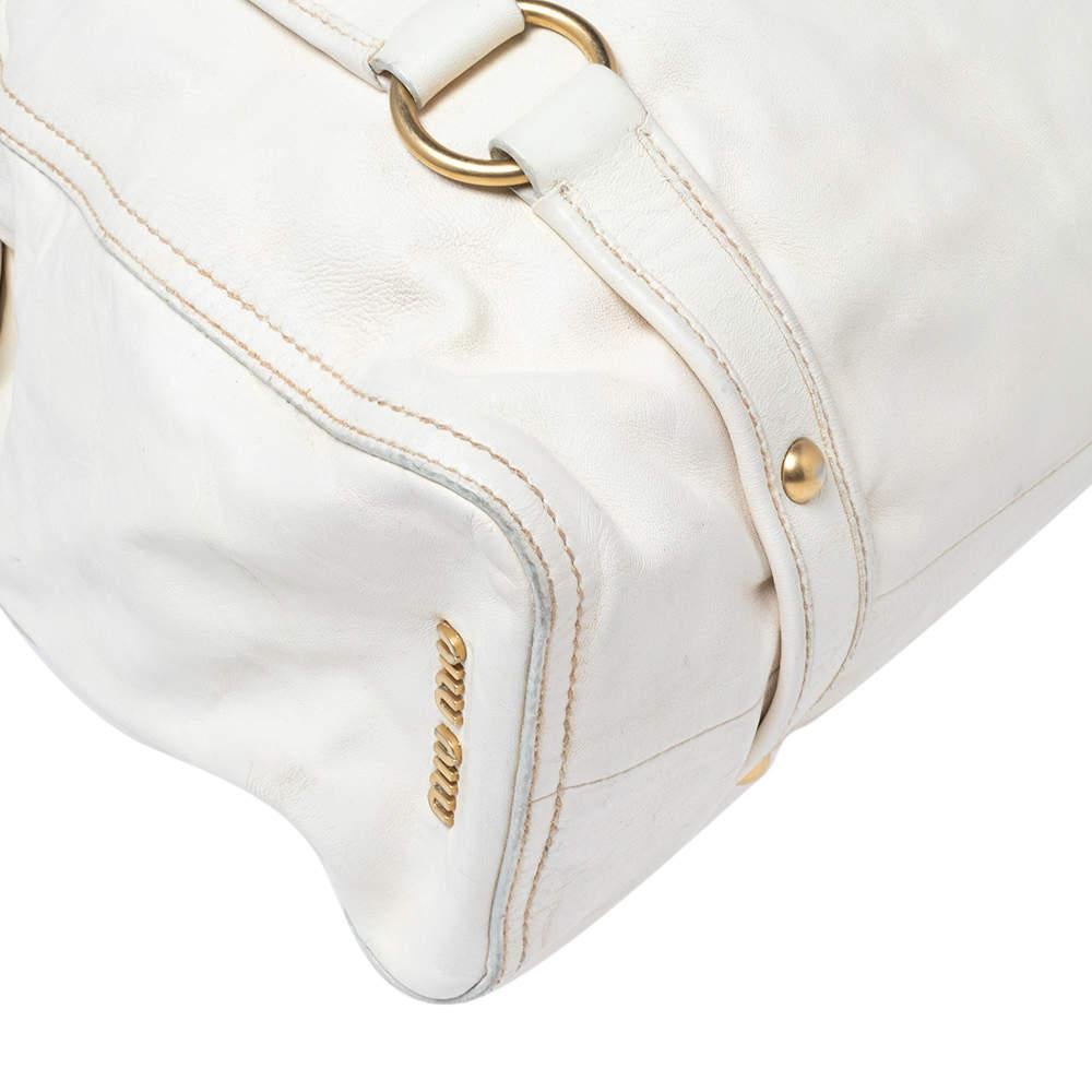 Miu Miu Große Einkaufstasche aus weißem Leder im Angebot 1
