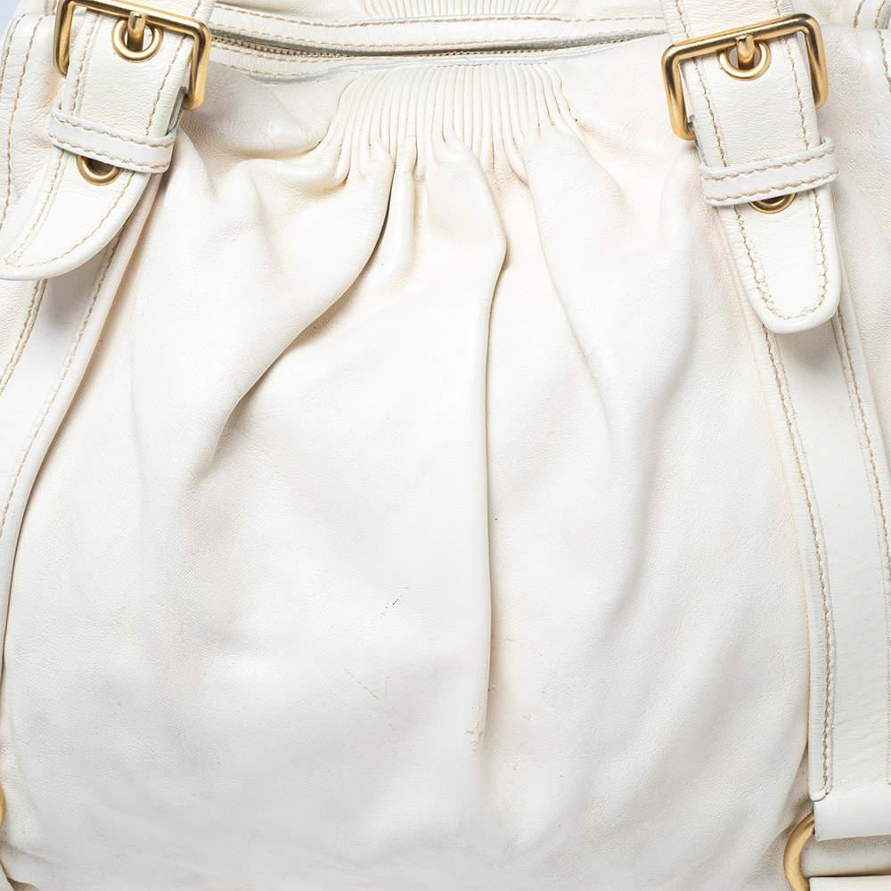 Miu Miu Große Einkaufstasche aus weißem Leder im Angebot 4