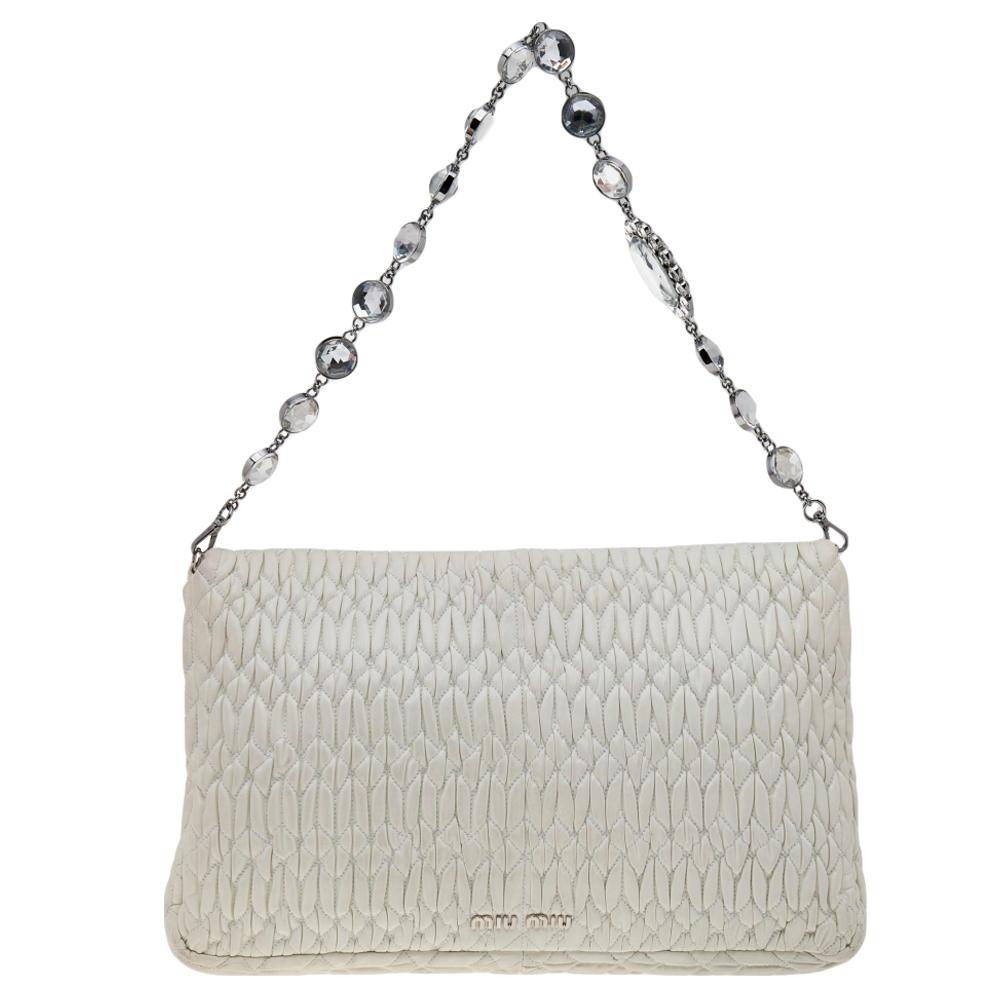 From the House of Miu Miu, here is an impeccable creation you don't want to miss out on. Fabulously made from white matelassé leather on the exterior, this bag is grandly designed with a silver-toned lock closure on the front. For a classy finish,