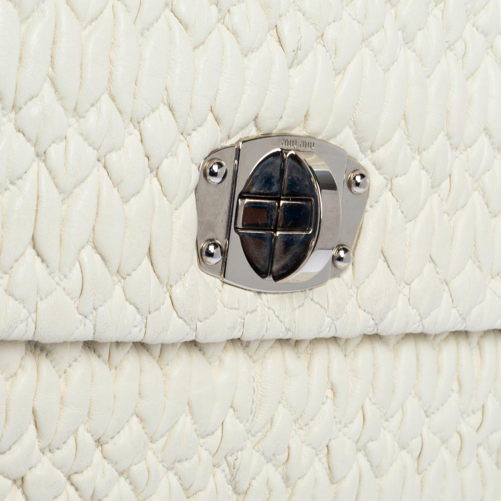 Miu Miu White Matelasse Nappa Leather Turnlock Top Handle Bag In Good Condition In Dubai, Al Qouz 2
